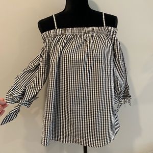 Off-The-Shoulder Top-Black & White Stripe